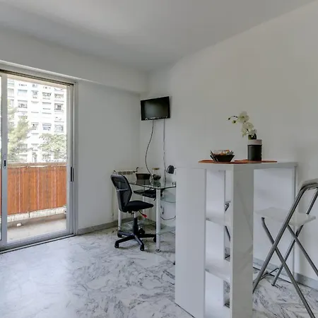 Studio In Front Of La Promenade Des Anglais Nice